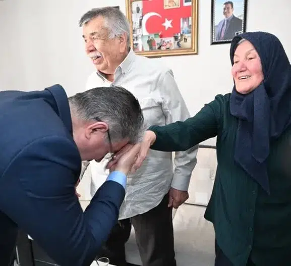 Vali Yılmaz şehit ailesinin kapısını çaldı