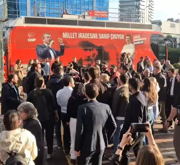 CHP Genel Merkezi önünde gazetecilere fiziksel müdahale