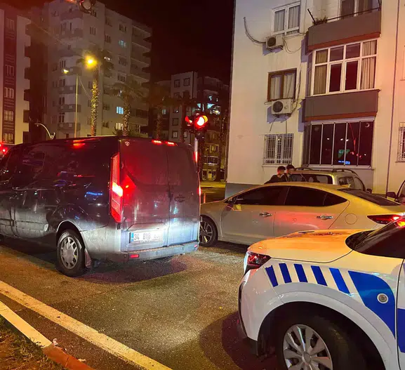 Ceyhan'da sokak ortasında silahlı saldırı