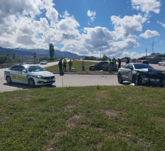 Sivas Suşehri’nde kavşak kazası 4 kişi yaralandı