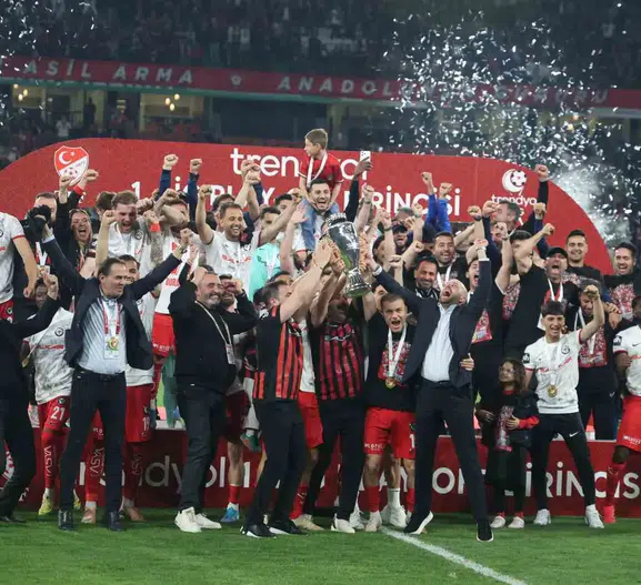 Çorum FK Konya'da tarih yazdı ve Süper Lig biletini kaptı