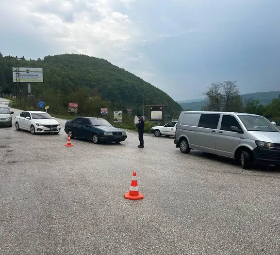 Düzce yollarında denetim mesaisi bin 706 sürücüye pahalıya patladı