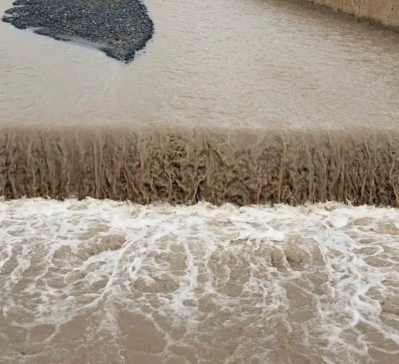 Erzincan’da Karasu Nehri taştı tarım arazilerini su bastı