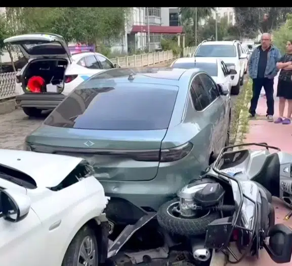 Söke'de beş aracın karıştığı zincirleme kaza ucuz atlatıldı