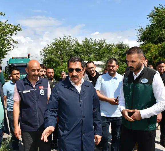 Hatay Dörtyol'da şiddetli sağanak hayatı felç etti