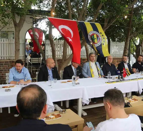 Hakan Safi seçim öncesi Fethiye rotasında taraftarla buluştu