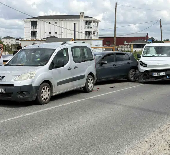 Tekirdağ yolunda zincirleme kaza anı güvenlik kamerasında