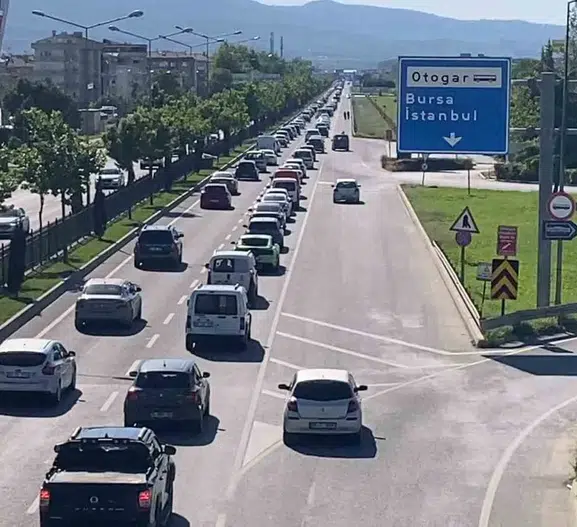 Bursa Ankara yolunda bayram dönüşü çilesi başladı
