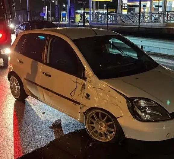 Bursa Mudanya Bulvarı üzerinde sıkıştırma sonucu dört kişi yaralandı