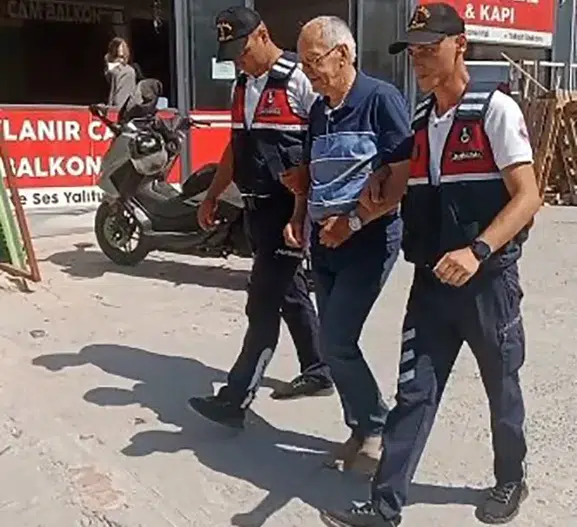 Kuşadası'nda kooperatif operasyonu Başkan gözaltına alındı