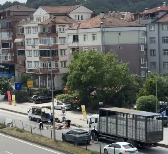Bartın yolunda imece usulü temizlik