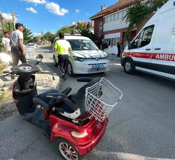 Karaman’da kavşak kazası Elektrikli bisikletten düşen anne ve kızı yaralandı