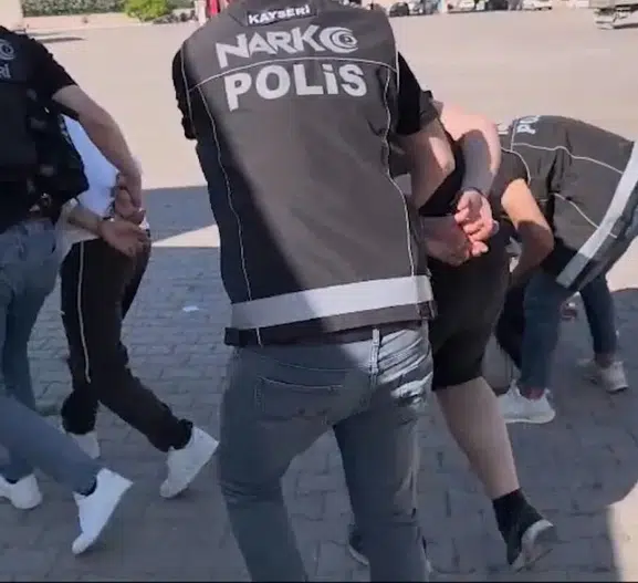 Kayseri yolunda uyuşturucu operasyonu 3 kişi cezaevine gönderildi
