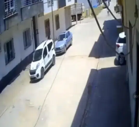 Kızıltepe'de komşuların silahlı kavgası kamerada