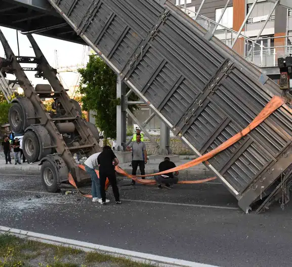 Yozgat trafiğini kilitleyen tır kazası