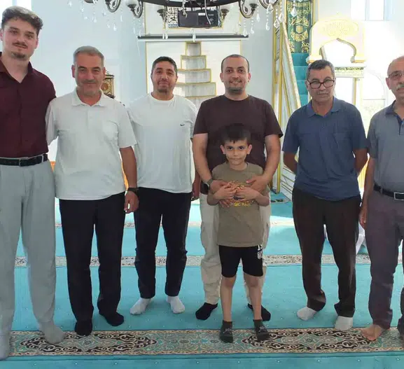 Burhaniye camilerinde görev değişimi dostlukla yürüyor