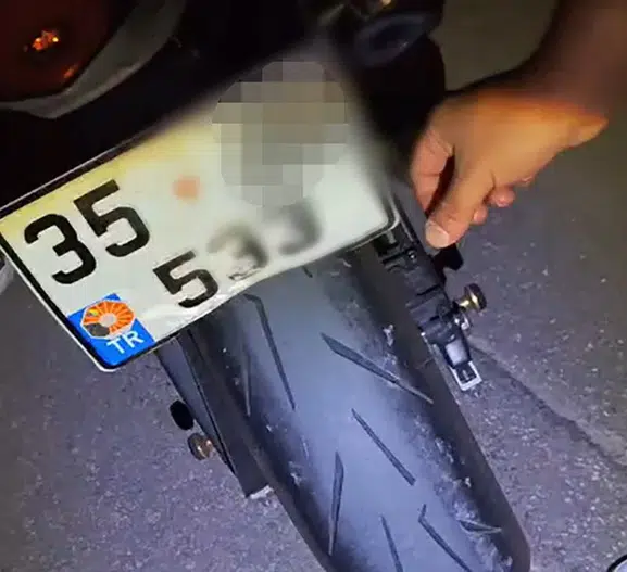Manisa’da modifiyeli motosiklet süren sürücüye 156 bin lira ceza kesildi