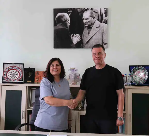 Yenipazar’da bozuk yollar sıcak asfaltla yenileniyor