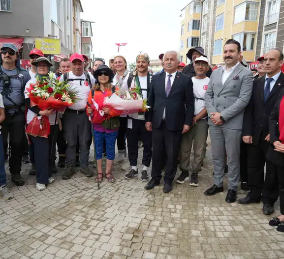 İstiklal Yolu yürüyüşünde Şerife Bacı'nın izinde 65 kilometre geride kaldı