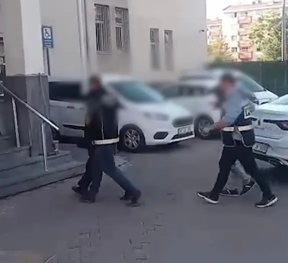 Kayseri polisi cinayet hükümlülerini evlerinde yakaladı