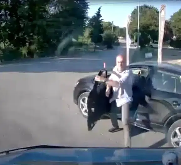Sakarya’da trafikte savcı ve minibüs şoförü birbirine girdi