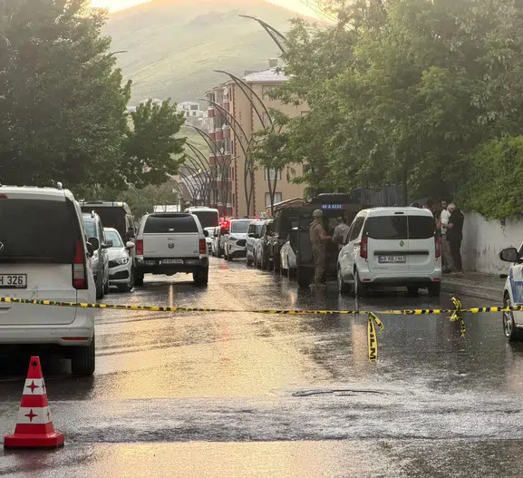 Muş'ta evde dehşet anları Kardeşini vurdu, çatışmada can verdi
