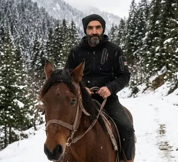 Artvin’de dereye uçan araçtaki oğlunun cenazesi bulundu