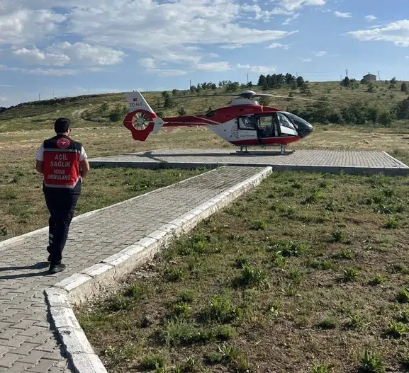 Erciş'te minik bebek için acil hava ambulansı operasyonu
