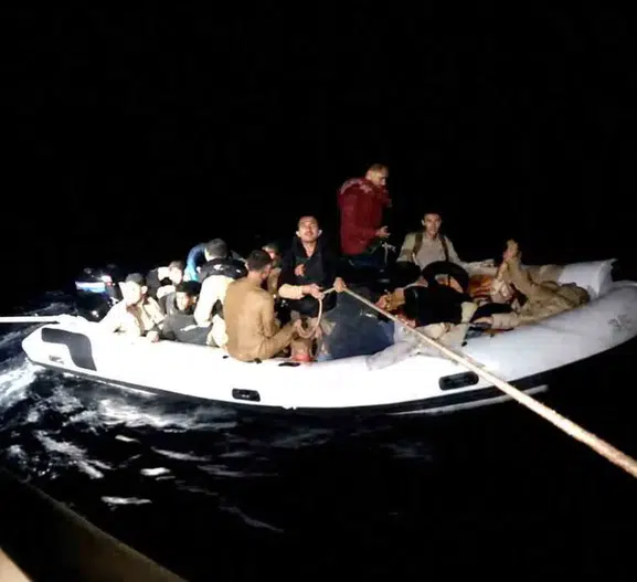 Urla açıklarında gece yarısı operasyonu 18 kişi yakalandı