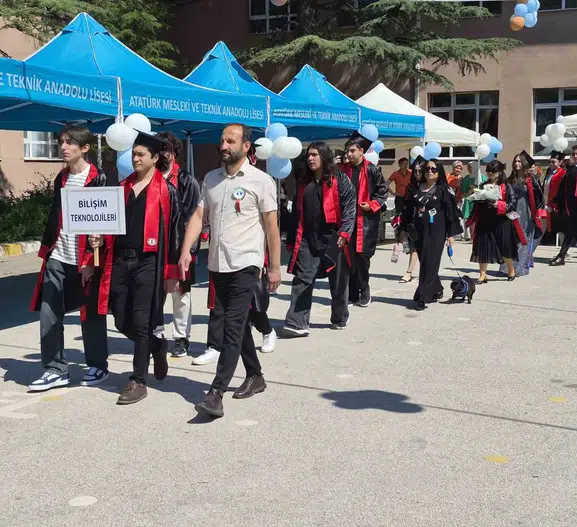 Eskişehir’in genç sanayicileri okuldan iş hayatına uğurlandı