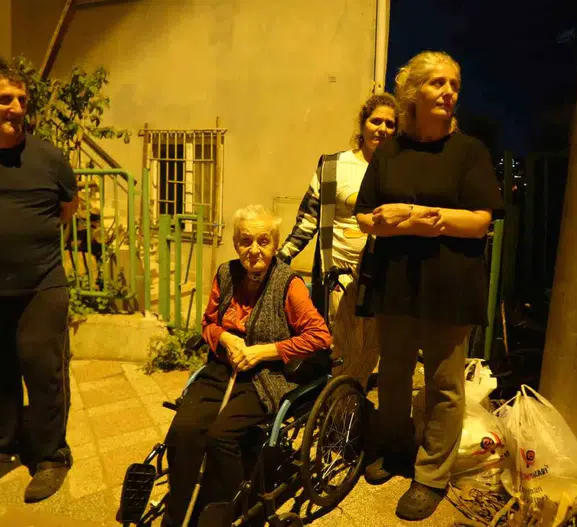 İzmit'te mutfak tavanı çöktü Beş kişilik aile son anda kurtuldu
