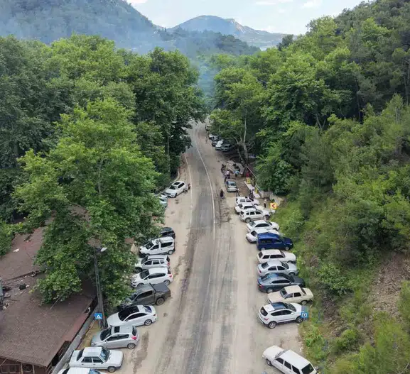 Adana sıcaktan bunaldı Kozan serinliğe kaçtı