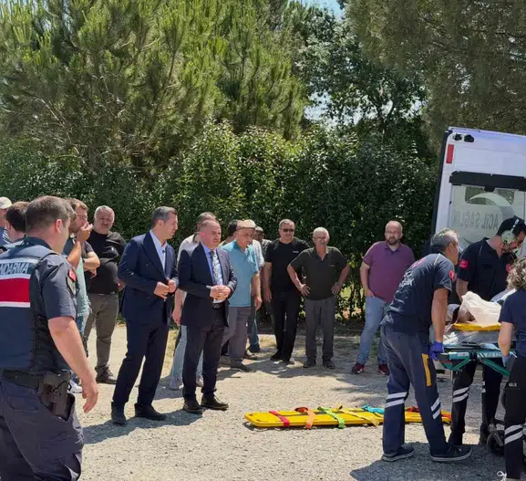 Alaçamda traktör kazası sonrası ambulans helikopter havalandı
