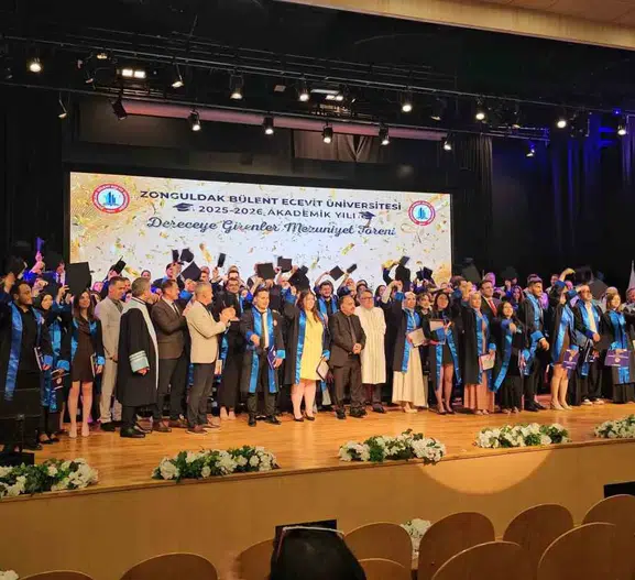 Zonguldak BEUN mezunları başarılarını kep atarak kutladı