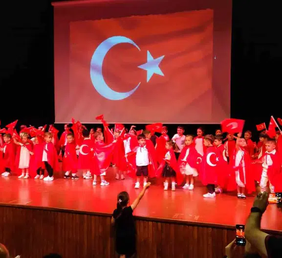 Vezirköprü'de 60 çocuk okul öncesi eğitimini başarıyla tamamladı