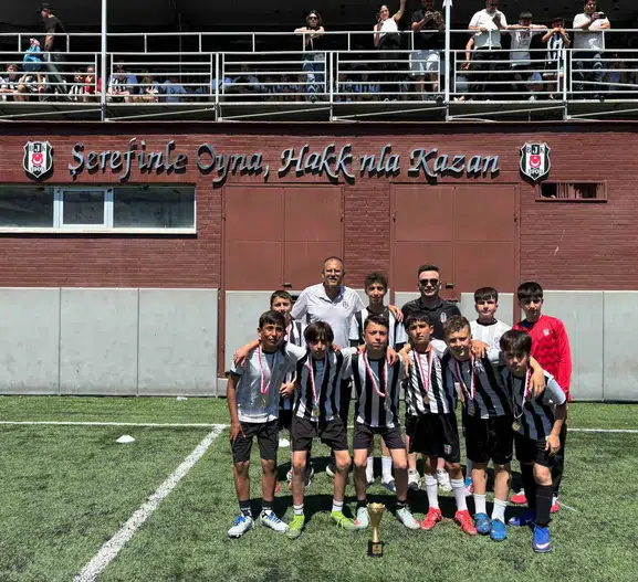 Tatvanlı genç futbolcular Türkiye ikinciliğiyle döndü