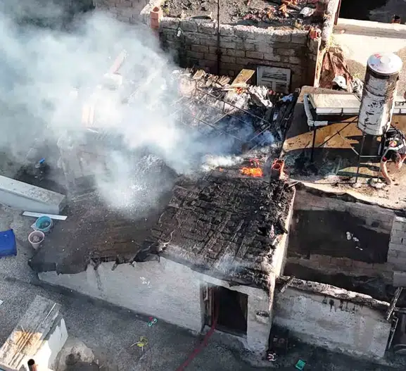 Nevşehir’de apartman çatısı alevlere teslim oldu