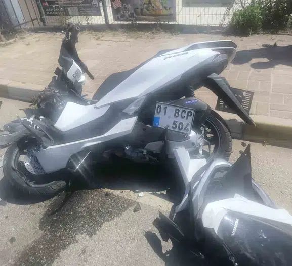 Alanya'da minibüs ve motosiklet çarpıştı İki genç hastanelik oldu