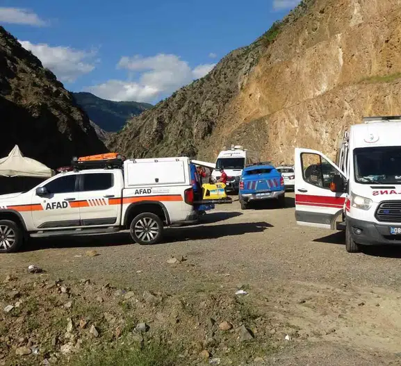 Artvin’de dereye düşen kamyondaki sürücü 14 gün sonra bulundu