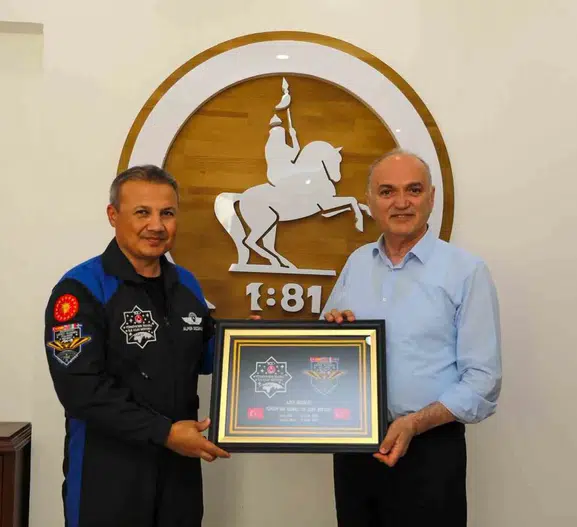 Alper Gezeravcı Düzce Belediye Başkanı Faruk Özlü ile bir araya geldi