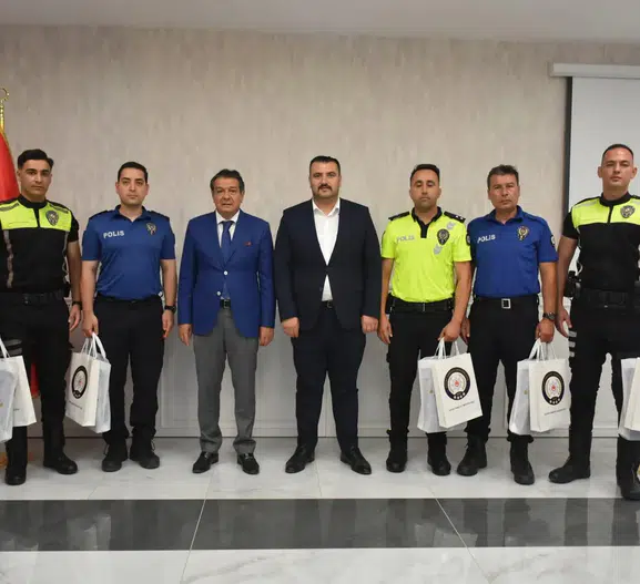 Sınava yetişemeyen öğrenciye polis desteği ödül getirdi