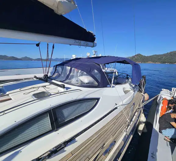 Göcek açıklarında yakalanan yelkenli teknede 36 kaçak göçmen çıktı