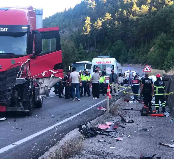 Isparta Antalya kara yolunda feci kaza bir can aldı