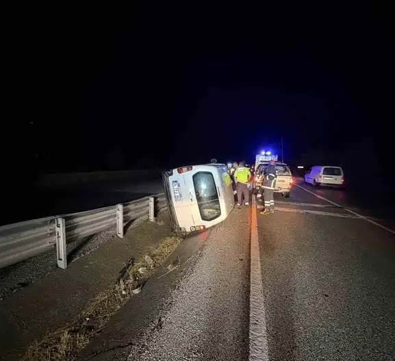 Tosya yolunda kaza yapan sürücü aracını bırakıp kaçtı