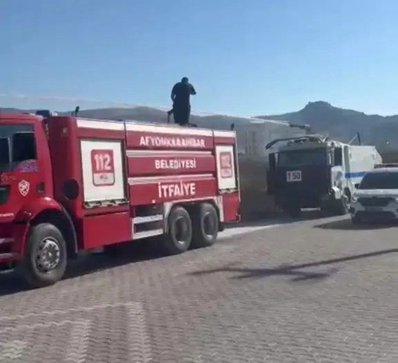 Afyonkarahisar’da otluk yangınına TOMA müdahalesi