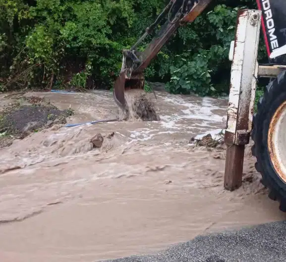 Kastamonu'da heyelan nedeniyle yollar kapandı