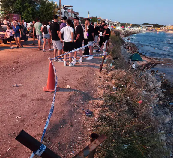 Edirne’de sahil kenarındaki bariyer koptu 2 kişi kayalıklara çakıldı