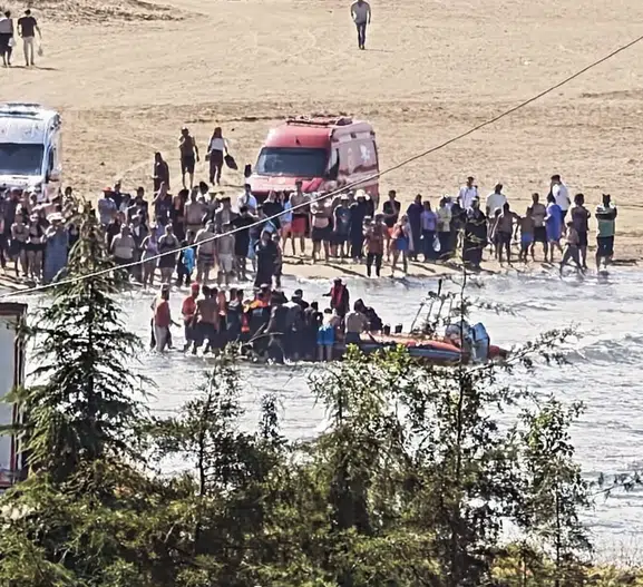 Giresun'da denize girenleri kurtarmak isterken canından oldu