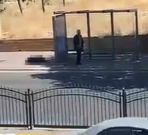 Şanlıurfa’da durakta bekleyen eşine kurşun yağdırdı