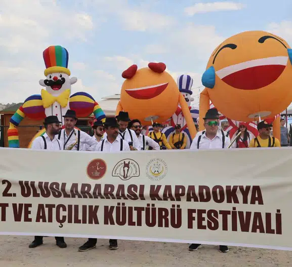 Kapadokya’nın güzel atları podyumda hünerlerini sergiledi